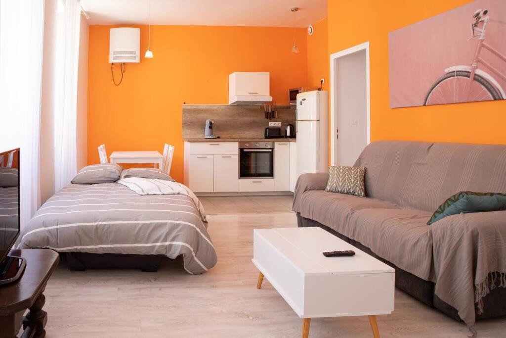 La Fontaine Neuve-Avallon-5 Personnes-1 Chambre-3 Lits-Parking-Wifi Exteriör bild